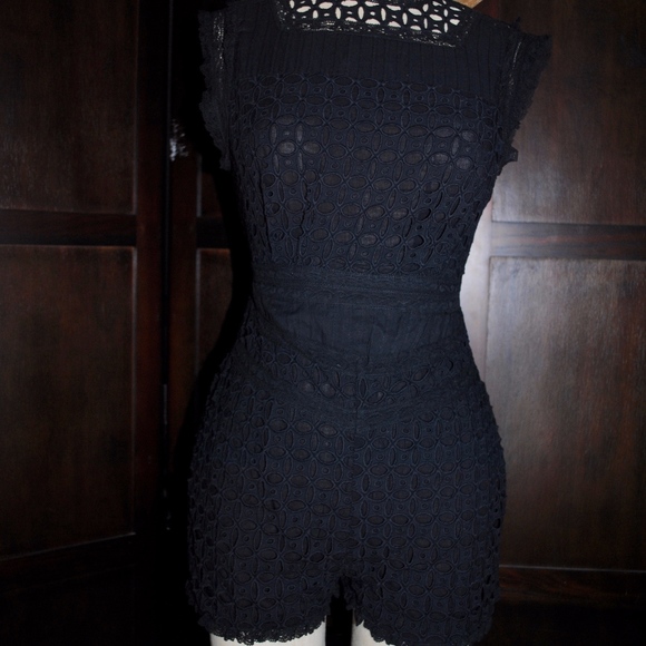 black short romper - Picture 1 of 4